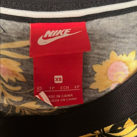 Nike Black and Yellow Floral Short Sleeve Tee (never worn) - Picture 3 of 6